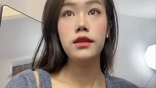 Bella-LL online show from March 5, 2025, 7:38 pm