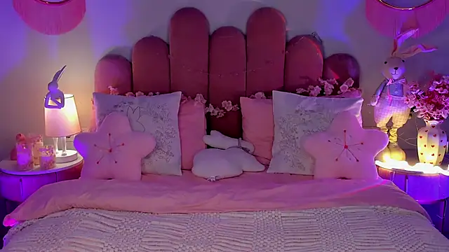 ElsaYoung online show from April 11, 2026, 7:18 pm