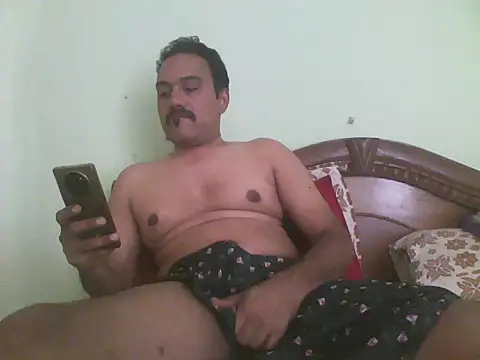 Snapshot of farhaanmacho chatting on May 6, 2026, 9:03 am farhaanmacho online show from May 6, 2026, 9:03 am