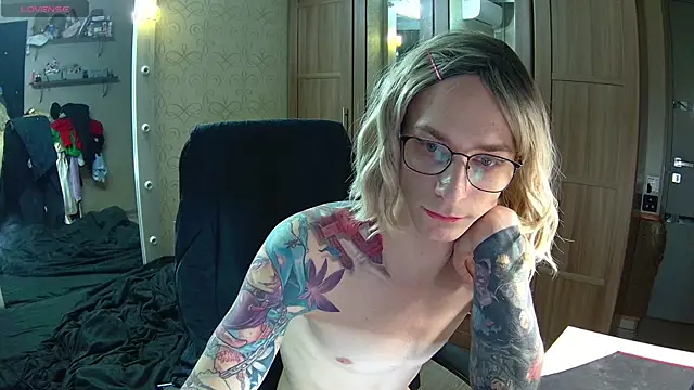 Julia dolls online show from February 14, 2025, 6:29 pm