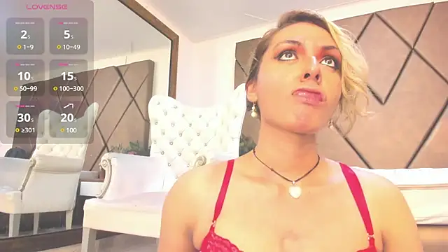 LunitaDiva online show from March 5, 2025, 12:33 pm