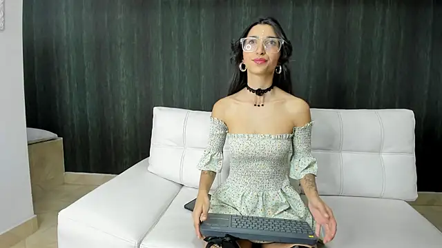 Milaspetite online show from January 20, 2025, 8:29 pm