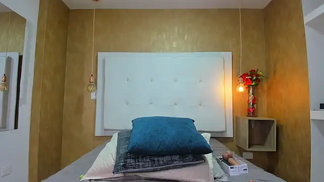 Milaspetite online show from March 18, 2026, 8:12 pm