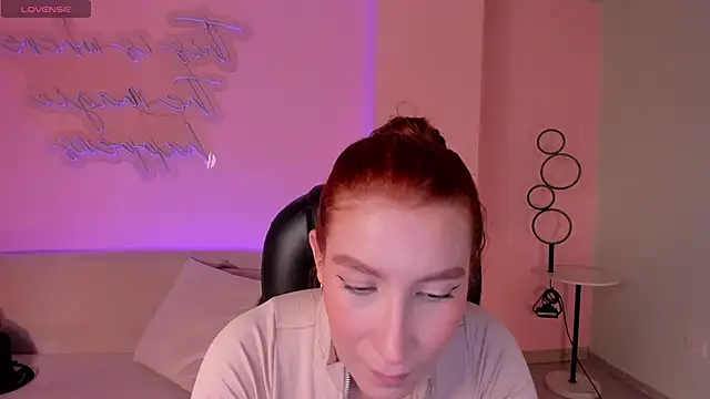 Snapshot of MiaFarrell_ chatting on May 28, 2026, 5:10 pm MiaFarrell online show from May 28, 2026, 5:10 pm