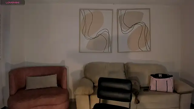 Snapshot of IsabelBornner chatting on May 17, 2026, 11:17 am IsabelBornner online show from May 17, 2026, 11:17 am