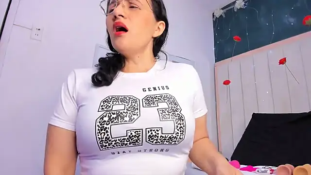 Snapshot of africa_holmes chatting on March 1, 2026, 2:35 am africa holmes online show from March 1, 2026, 2:35 am