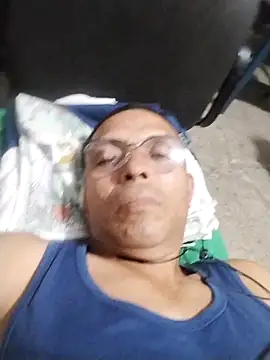 Snapshot of Alex011277 chatting on October 12, 2025, 4:00 am Alex011277 online show from October 12, 2025, 4:00 am