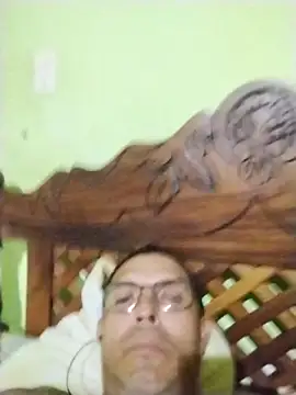 Snapshot of Alex011277 chatting on October 24, 2025, 1:40 pm Alex011277 online show from October 24, 2025, 1:40 pm