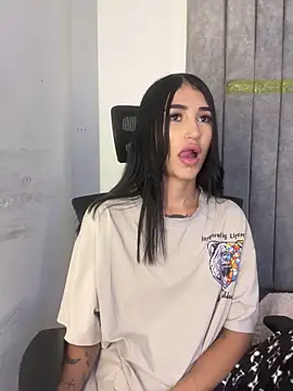 Snapshot of Cassie_howard_ chatting on February 19, 2025, 5:38 am Cassie howard online show from February 19, 2025, 5:38 am