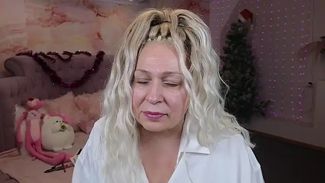 Snapshot of Penelope_Pinky chatting on December 28, 2024, 5:14 pm Penelope Pinky online show from December 28, 2024, 5:14 pm