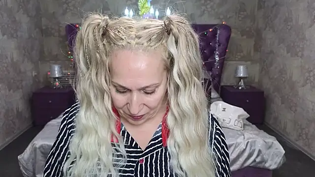 Snapshot of Penelope_Pinky chatting on January 3, 2025, 5:53 pm Penelope Pinky online show from January 3, 2025, 5:53 pm