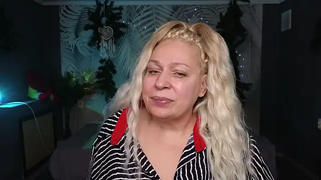 Snapshot of Penelope_Pinky chatting on January 5, 2025, 5:41 pm Penelope Pinky online show from January 5, 2025, 5:41 pm