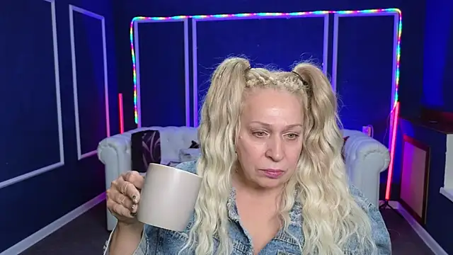 Snapshot of Penelope_Pinky chatting on January 7, 2025, 8:31 pm Penelope Pinky online show from January 7, 2025, 8:31 pm