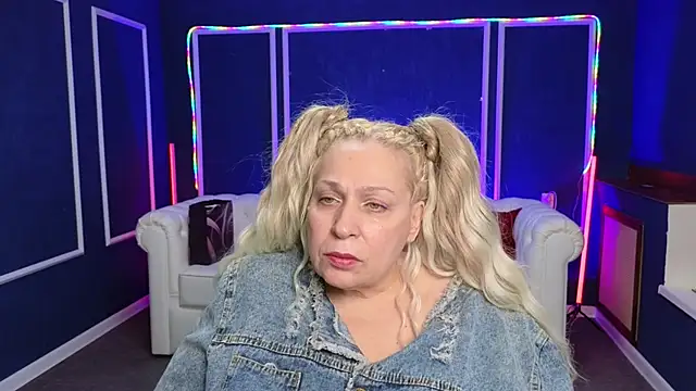 Snapshot of Penelope_Pinky chatting on January 7, 2025, 11:35 pm Penelope Pinky online show from January 7, 2025, 11:35 pm