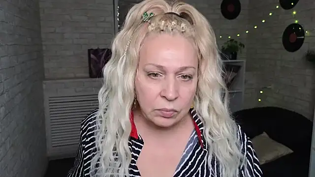 Snapshot of Penelope_Pinky chatting on January 10, 2025, 2:13 pm Penelope Pinky online show from January 10, 2025, 2:13 pm