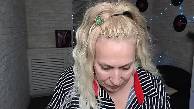 Snapshot of Penelope_Pinky chatting on January 10, 2025, 5:13 pm Penelope Pinky online show from January 10, 2025, 5:13 pm