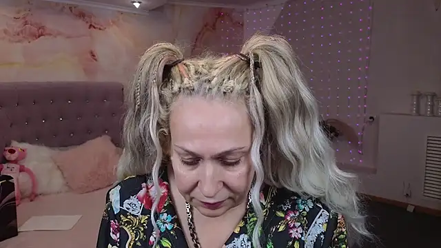 Snapshot of Penelope_Pinky chatting on January 15, 2025, 2:13 pm Penelope Pinky online show from January 15, 2025, 2:13 pm