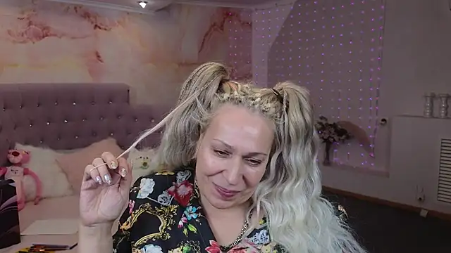 Snapshot of Penelope_Pinky chatting on January 15, 2025, 5:15 pm Penelope Pinky online show from January 15, 2025, 5:15 pm