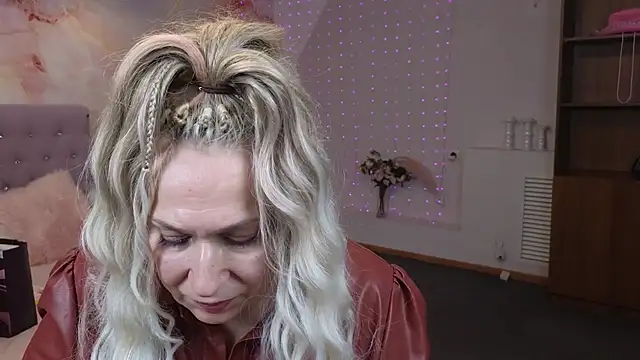 Snapshot of Penelope_Pinky chatting on January 17, 2025, 8:44 pm Penelope Pinky online show from January 17, 2025, 8:44 pm