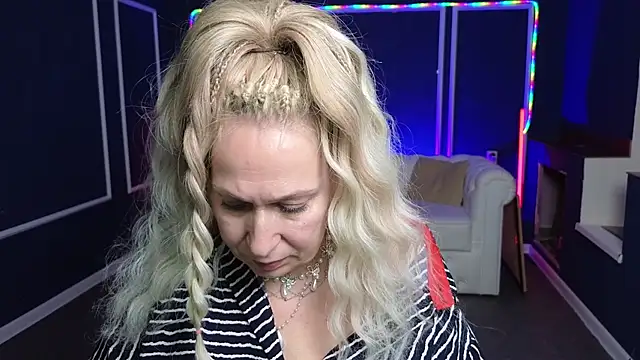 Snapshot of Penelope_Pinky chatting on January 21, 2025, 8:43 pm Penelope Pinky online show from January 21, 2025, 8:43 pm