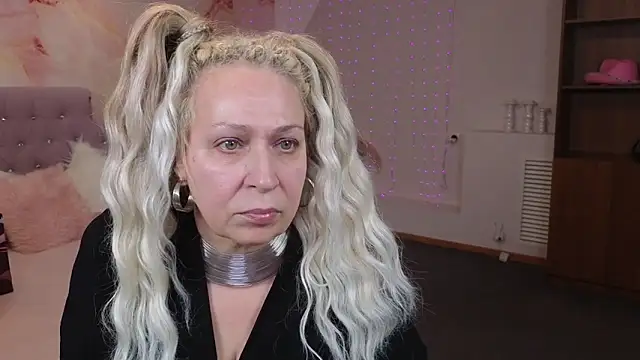 Snapshot of Penelope_Pinky chatting on January 22, 2025, 2:03 pm Penelope Pinky online show from January 22, 2025, 2:03 pm