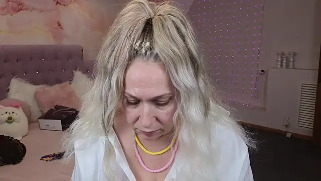 Snapshot of Penelope_Pinky chatting on January 23, 2025, 11:05 pm Penelope Pinky online show from January 23, 2025, 11:05 pm