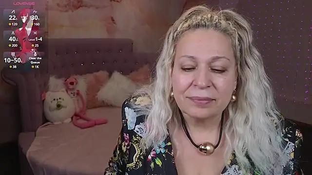 Snapshot of Penelope_Pinky chatting on February 2, 2025, 5:37 pm Penelope Pinky online show from February 2, 2025, 5:37 pm