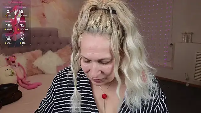 Snapshot of Penelope_Pinky chatting on February 3, 2025, 2:24 pm Penelope Pinky online show from February 3, 2025, 2:24 pm