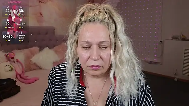 Snapshot of Penelope_Pinky chatting on February 3, 2025, 5:24 pm Penelope Pinky online show from February 3, 2025, 5:24 pm