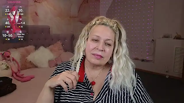 Snapshot of Penelope_Pinky chatting on February 3, 2025, 8:35 pm Penelope Pinky online show from February 3, 2025, 8:35 pm