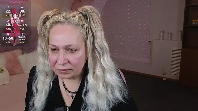 Snapshot of Penelope_Pinky chatting on February 4, 2025, 2:32 pm Penelope Pinky online show from February 4, 2025, 2:32 pm