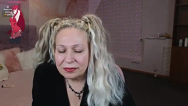 Snapshot of Penelope_Pinky chatting on February 4, 2025, 8:38 pm Penelope Pinky online show from February 4, 2025, 8:38 pm