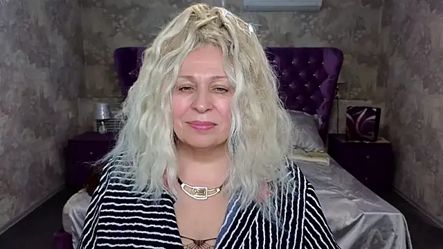 Snapshot of Penelope_Pinky chatting on February 5, 2025, 5:09 pm Penelope Pinky online show from February 5, 2025, 5:09 pm