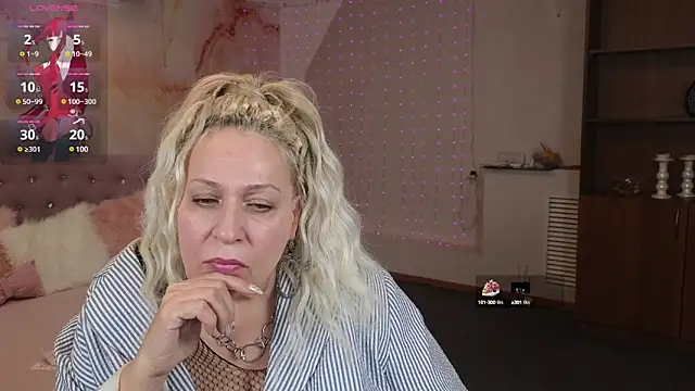 Snapshot of Penelope_Pinky chatting on February 6, 2025, 8:34 pm Penelope Pinky online show from February 6, 2025, 8:34 pm