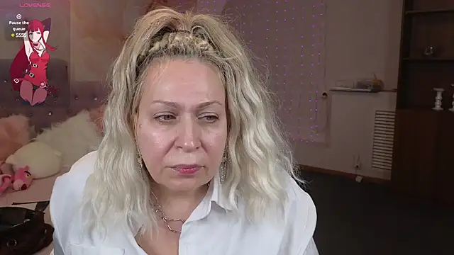 Snapshot of Penelope_Pinky chatting on February 7, 2025, 5:18 pm Penelope Pinky online show from February 7, 2025, 5:18 pm