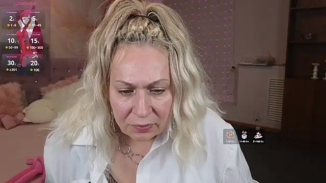 Snapshot of Penelope_Pinky chatting on February 7, 2025, 8:20 pm Penelope Pinky online show from February 7, 2025, 8:20 pm