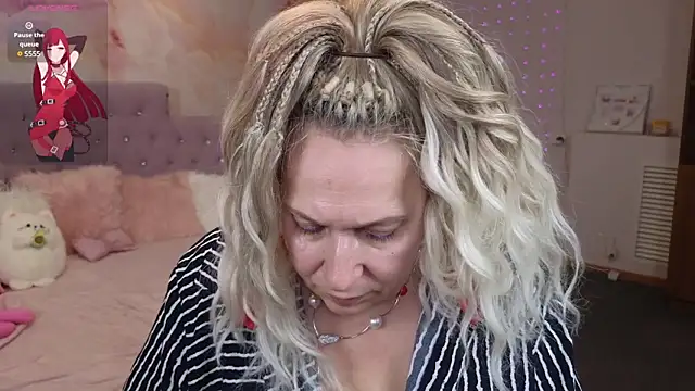 Snapshot of Penelope_Pinky chatting on February 10, 2025, 8:31 pm Penelope Pinky online show from February 10, 2025, 8:31 pm