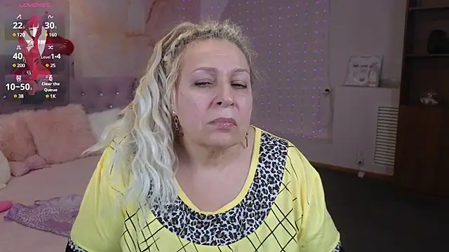 Snapshot of Penelope_Pinky chatting on February 11, 2025, 5:40 pm Penelope Pinky online show from February 11, 2025, 5:40 pm