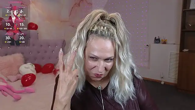 Snapshot of Penelope_Pinky chatting on February 13, 2025, 8:24 pm Penelope Pinky online show from February 13, 2025, 8:24 pm