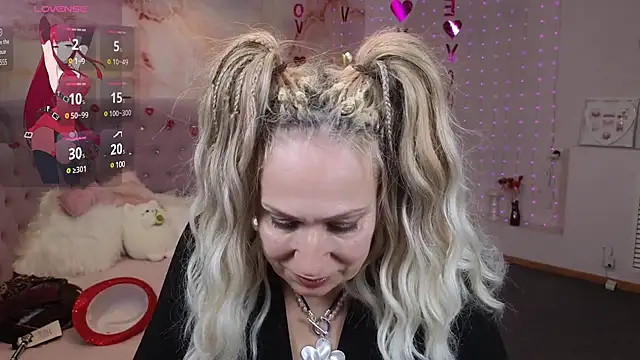 Snapshot of Penelope_Pinky chatting on February 19, 2025, 8:41 pm Penelope Pinky online show from February 19, 2025, 8:41 pm