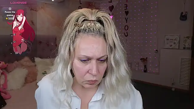 Snapshot of Penelope_Pinky chatting on February 20, 2025, 2:35 pm Penelope Pinky online show from February 20, 2025, 2:35 pm