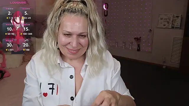 Snapshot of Penelope_Pinky chatting on February 20, 2025, 5:40 pm Penelope Pinky online show from February 20, 2025, 5:40 pm