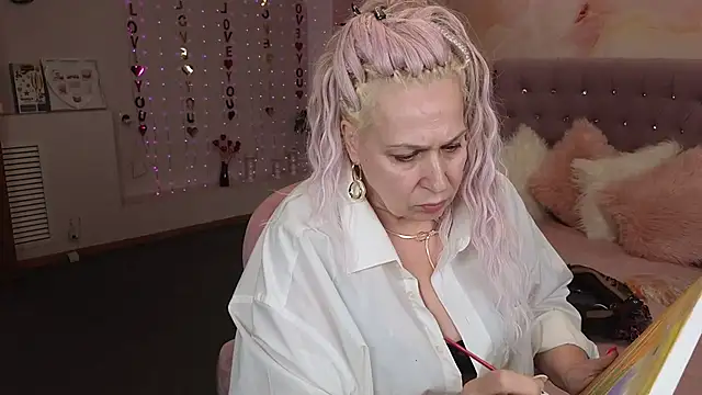 Snapshot of Penelope_Pinky chatting on March 2, 2025, 5:36 pm Penelope Pinky online show from March 2, 2025, 5:36 pm