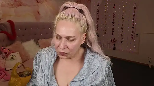 Snapshot of Penelope_Pinky chatting on March 11, 2025, 5:46 pm Penelope Pinky online show from March 11, 2025, 5:46 pm