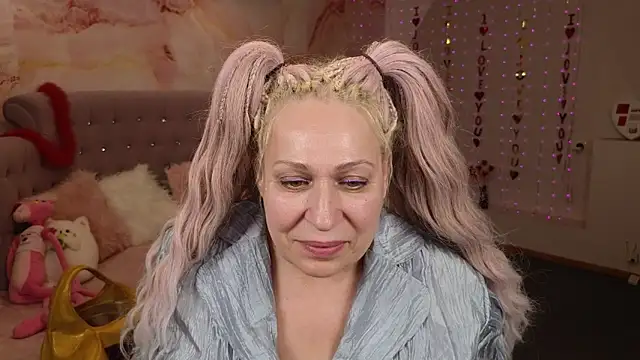 Snapshot of Penelope_Pinky chatting on March 11, 2025, 8:53 pm Penelope Pinky online show from March 11, 2025, 8:53 pm