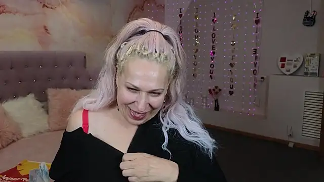 Snapshot of Penelope_Pinky chatting on March 12, 2025, 3:18 pm Penelope Pinky online show from March 12, 2025, 3:18 pm