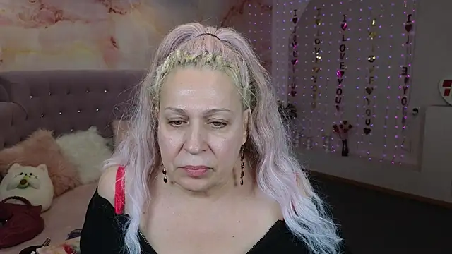 Snapshot of Penelope_Pinky chatting on March 12, 2025, 6:44 pm Penelope Pinky online show from March 12, 2025, 6:44 pm