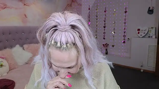 Snapshot of Penelope_Pinky chatting on March 14, 2025, 5:35 pm Penelope Pinky online show from March 14, 2025, 5:35 pm