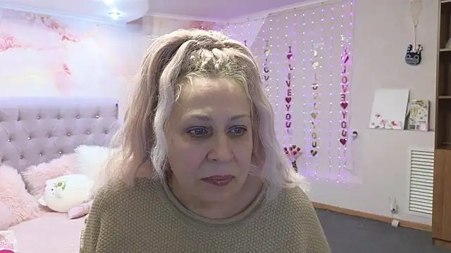 Snapshot of Penelope_Pinky chatting on March 17, 2025, 4:19 am Penelope Pinky online show from March 17, 2025, 4:19 am