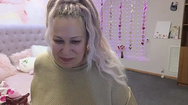 Snapshot of Penelope_Pinky chatting on March 17, 2025, 7:24 am Penelope Pinky online show from March 17, 2025, 7:24 am